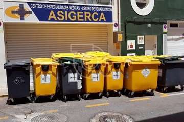 Depósitos en la vía pública para el vertido de sustancias infecciosa/TA.